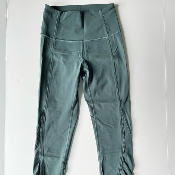 Lululemon Mid-Length Sea Green Leggings 23” - Picture 3 of 3